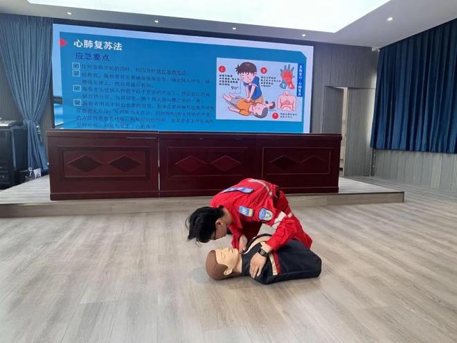 康城街道开展“人人讲安全个个会应急——排查身边灾害隐患”5•12全国防灾减灾日宣传活动(图3)