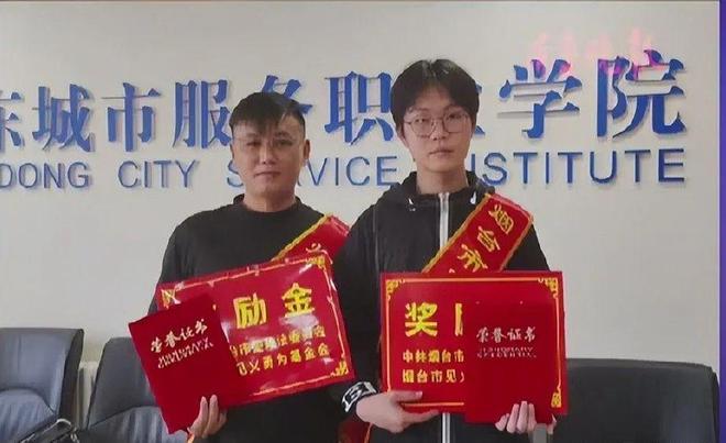 大赞！小伙救人缺考后续：学生获准补考市委登门嘉奖本人发声(图10)