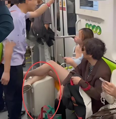 上海地铁女子踹男子裆部后续介入处理结果曝光全网炸锅(图3)