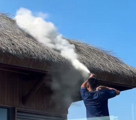 消防员引发了一起火灾……(图1)