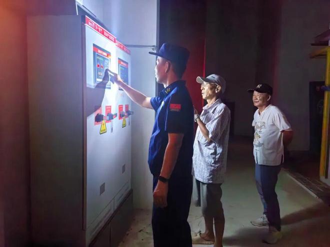 星空体育网站：武汉持续开展周三集中夜巡行动强化高温天气火灾防范工作(图3)