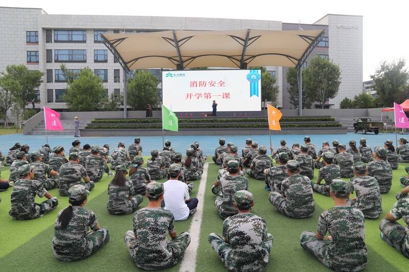 星空体育网站：济宁消防“开学第一课”守护学子安全成长路(图1)