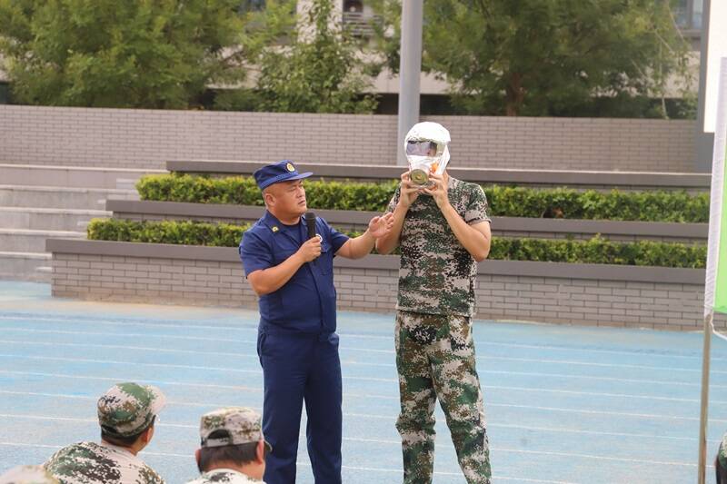 星空体育网站：济宁消防“开学第一课”守护学子安全成长路(图2)