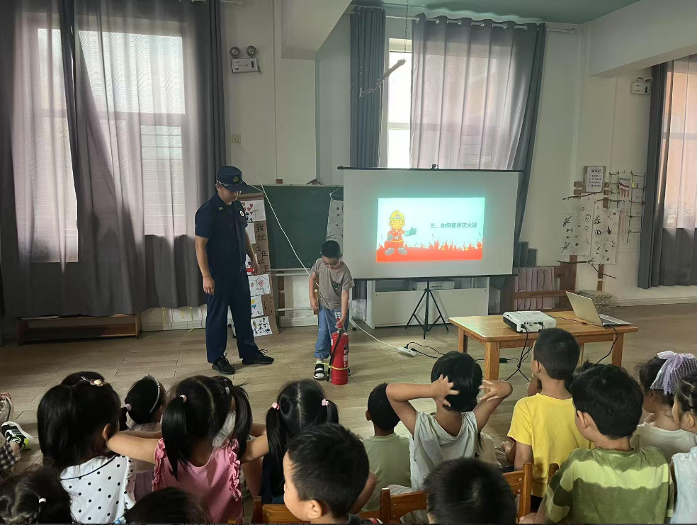 济南消防多元宣传筑牢暑期安全防线(图2)