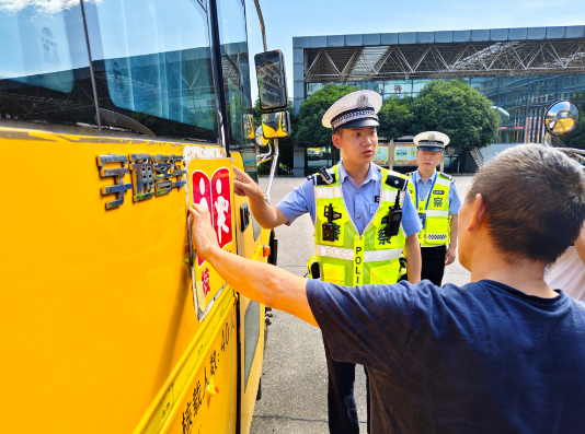 星空体育：开学“神兽”归笼！遂宁公安“安全buff”已叠加！(图3)