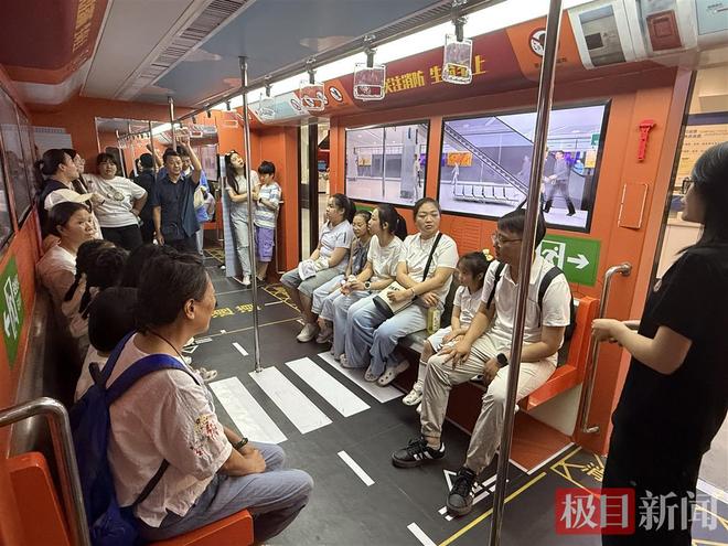 星空体育：心肺复苏术、火灾结绳自救……武汉东湖社区应急安全教育亲子实践营来啦(图1)