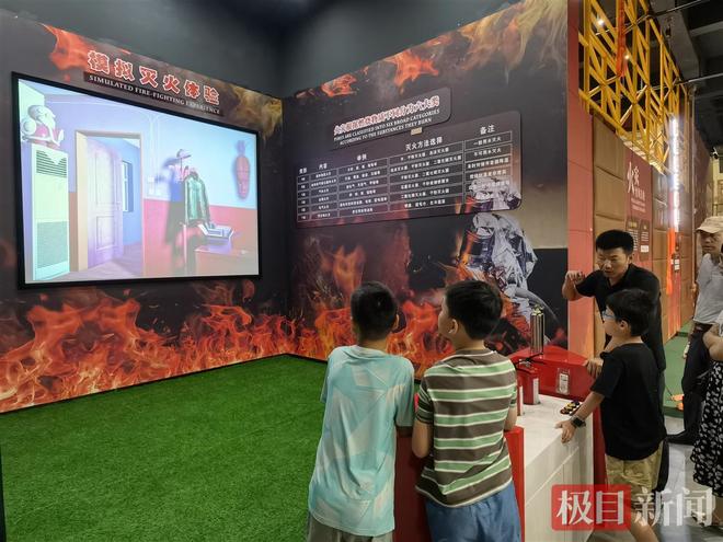 星空体育：心肺复苏术、火灾结绳自救……武汉东湖社区应急安全教育亲子实践营来啦(图2)