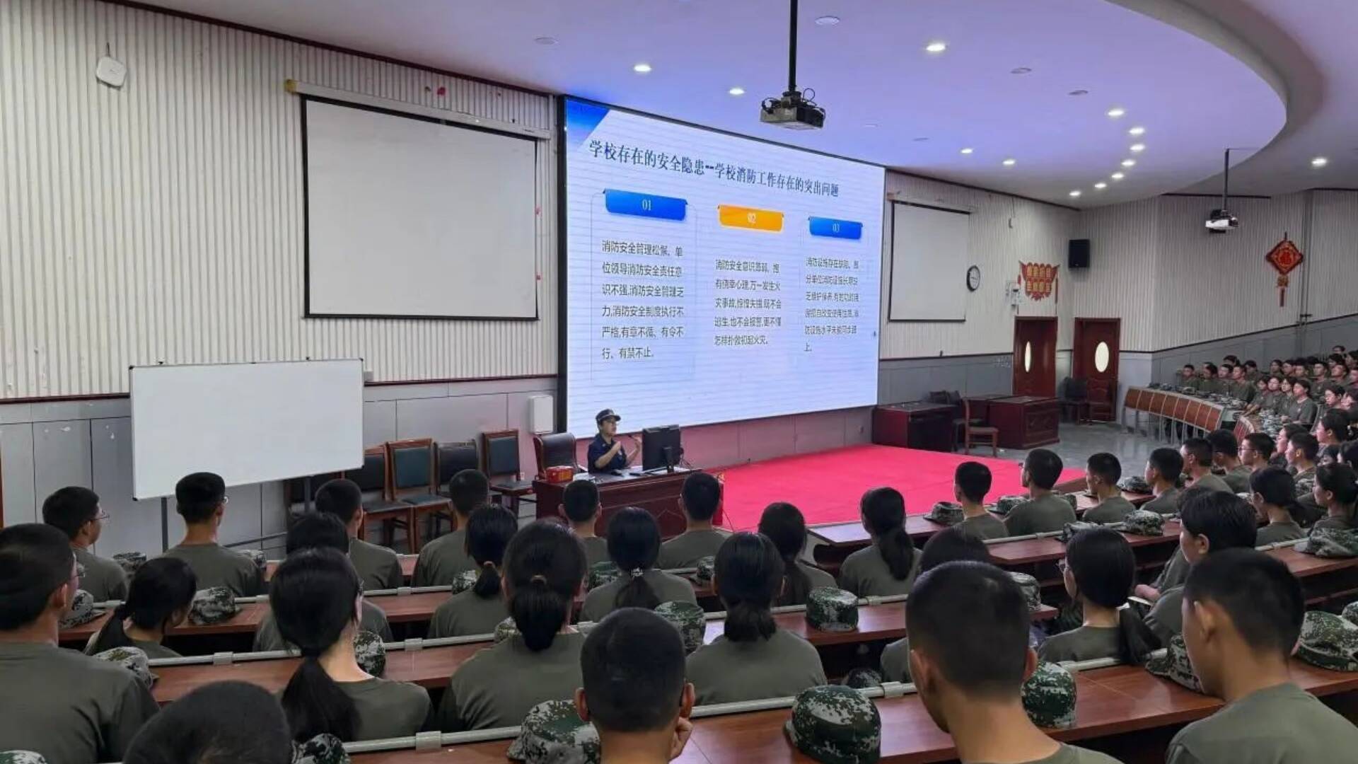 星空体育网站：东营消防宣传“进军训”护航平安开学季(图1)