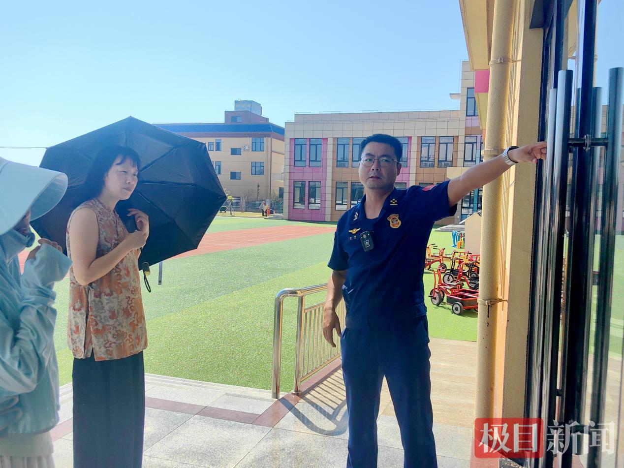 星空体育网站：湖北石首消防开展秋季开学前消防安全专项检查(图2)