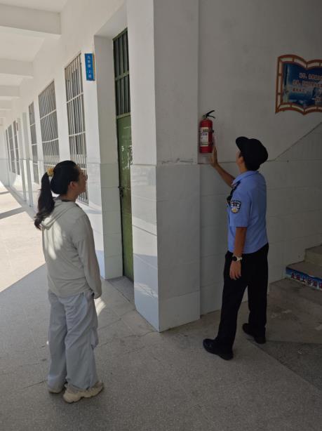 星空体育：筑牢安全防線池州市石台縣小河鎮多方聯動護航開學季(图1)