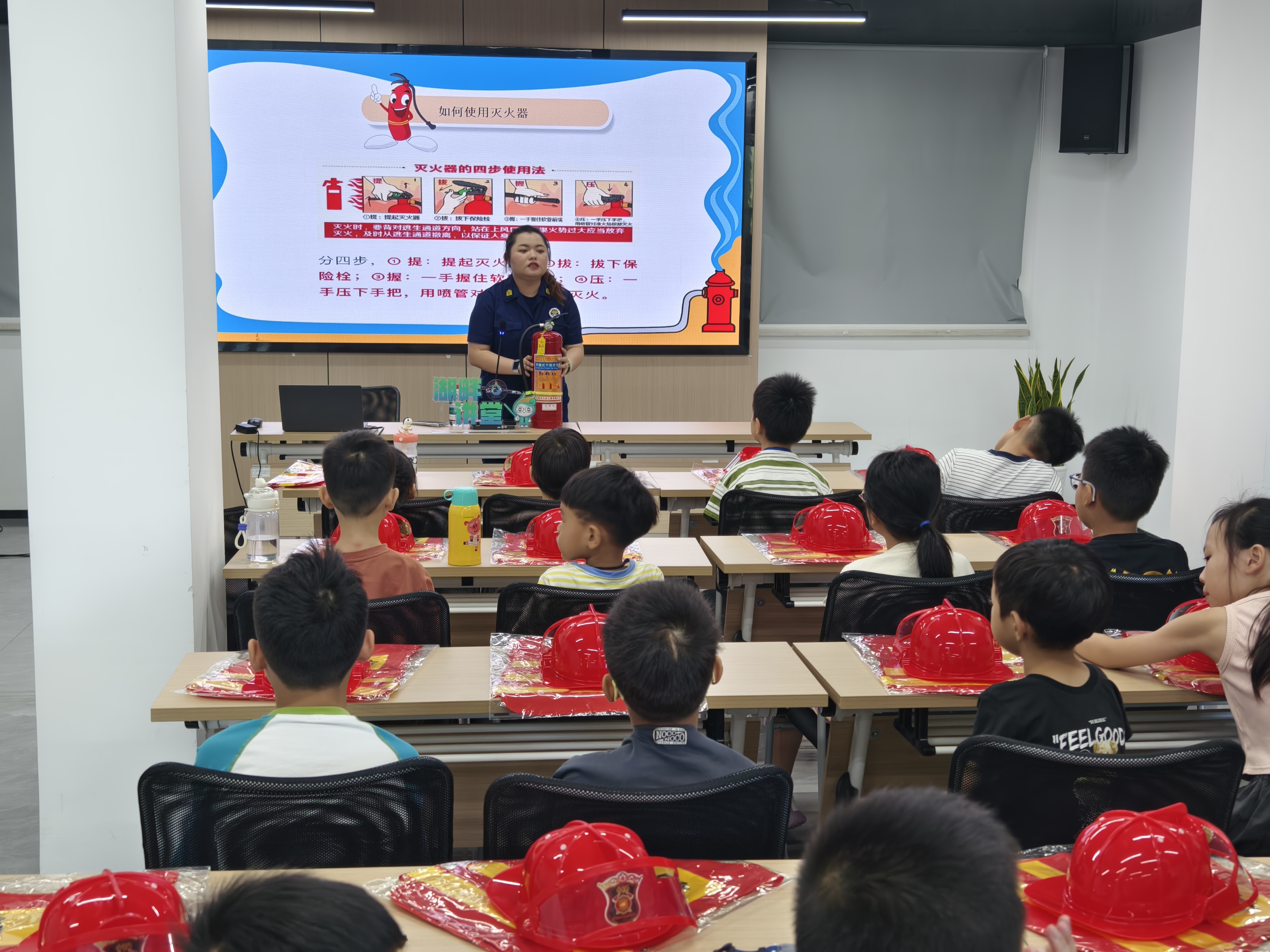 【新时代文明实践】萌娃变身“小小消防员”解锁安全新技能(图1)