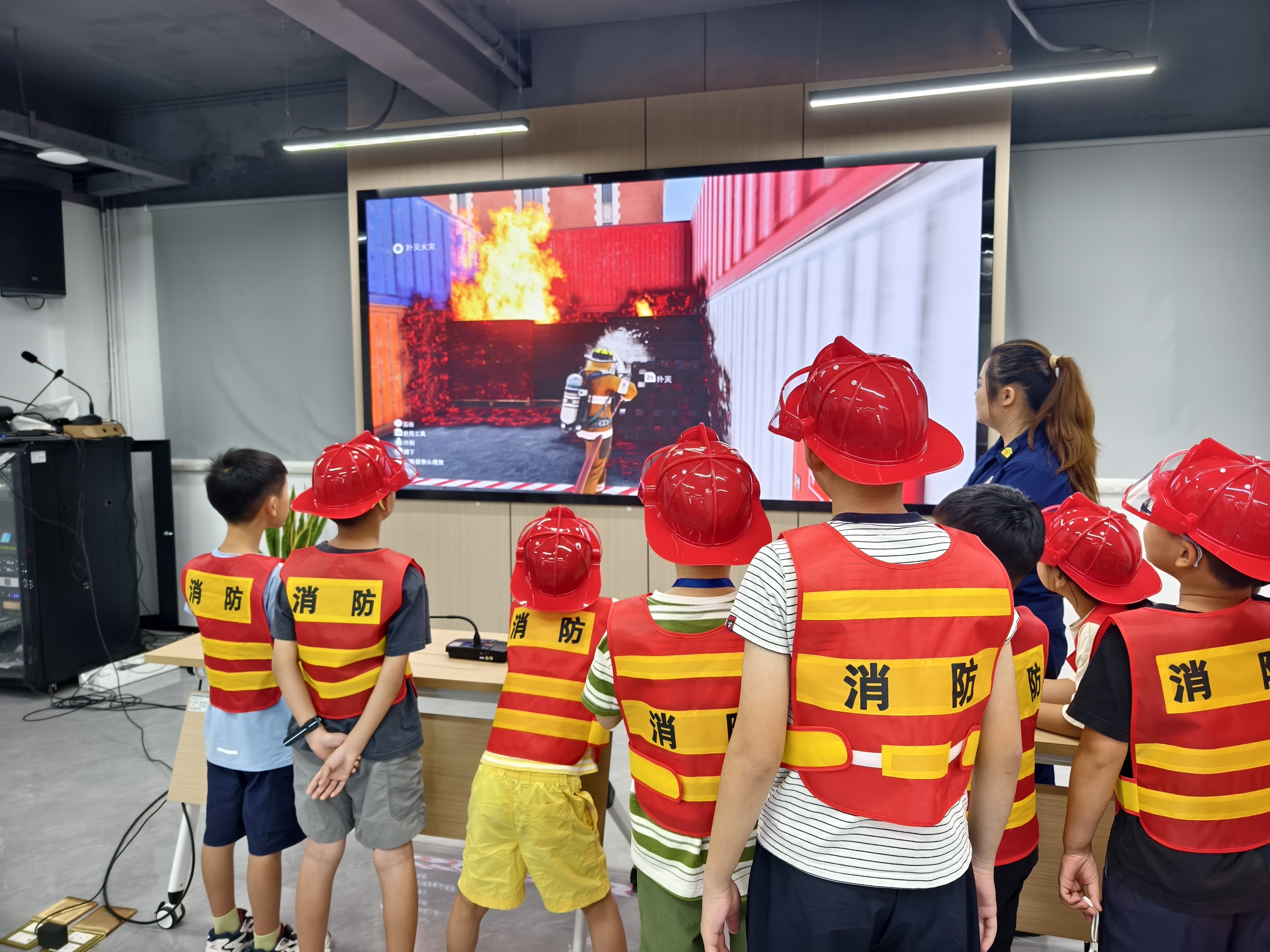 【新时代文明实践】萌娃变身“小小消防员”解锁安全新技能(图2)