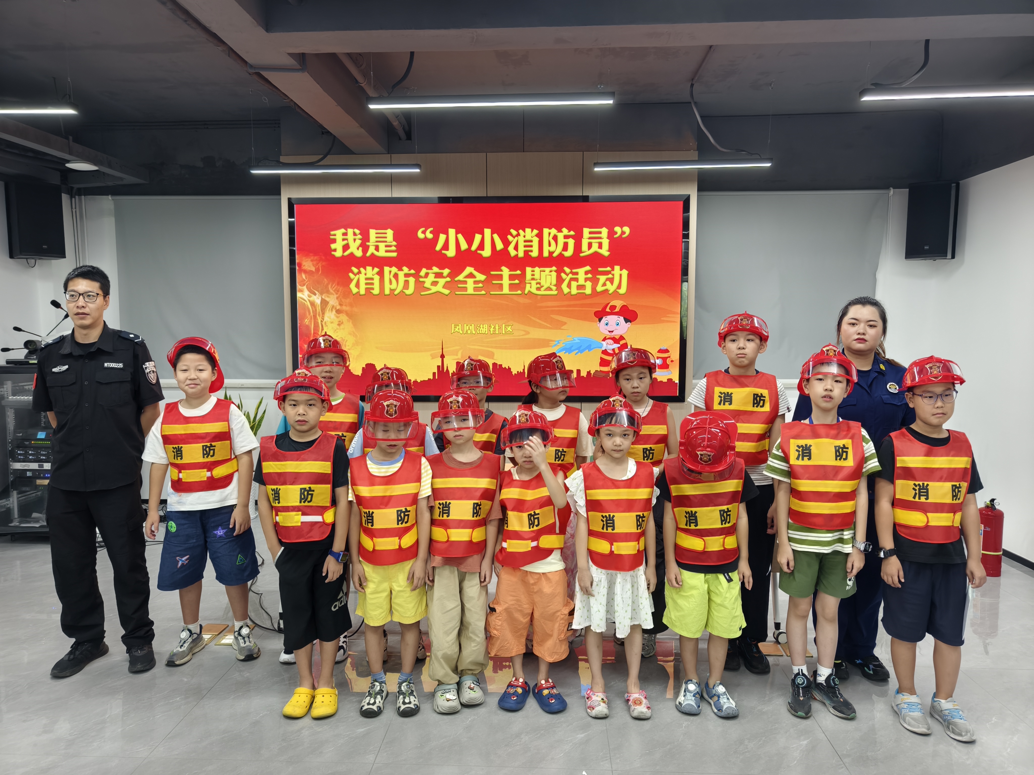 【新时代文明实践】萌娃变身“小小消防员”解锁安全新技能(图3)