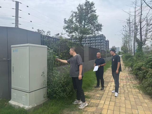 长青路小学开展开学前安全大检查筑牢校园安全防线(图2)