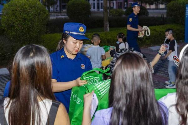 星空体育：涪陵消防开展科普宣传活动(图1)