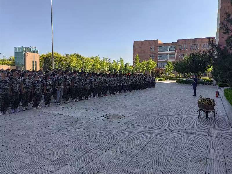 昌平消防为大学新生开展消防第一课讲解宿舍、教室如何安全用电(图2)