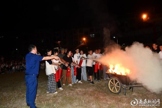 涟源消防宣传进军训安全“第一课”护成长(图2)