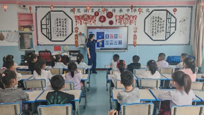 朔州消防多形式授课让学生轻松掌握校园消防安全知识(图1)