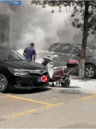 星空体育网站：惊心！几声炸响后明火就蹿出来了！(图1)