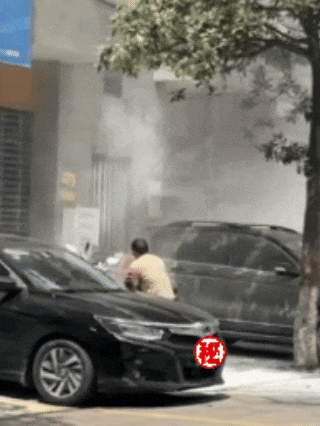 星空体育网站：惊心！几声炸响后明火就蹿出来了！(图5)