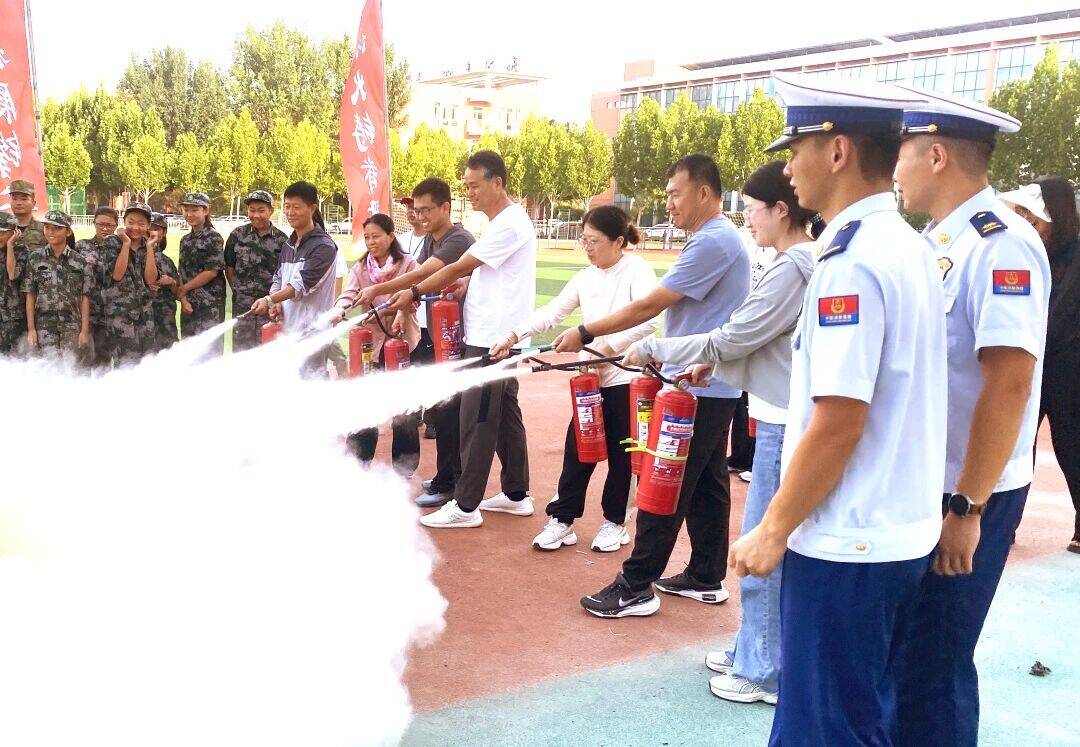 东营：消防安全进校园上好“开学第一课”(图2)