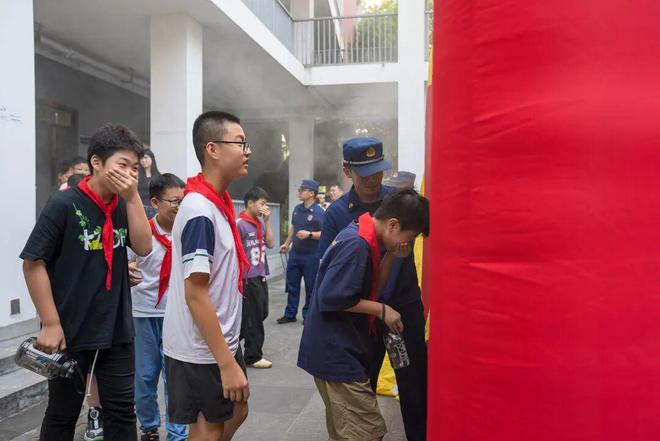 星空体育网站：开学“火”力全开？安全第一！(图2)