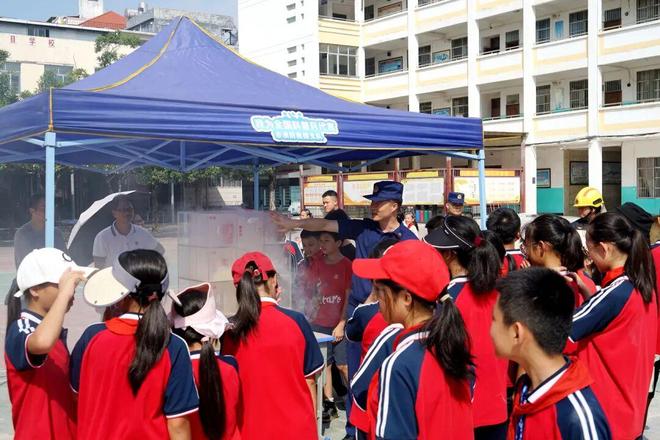 星空体育网站：“荷”你学消防！全国科普月贵港站启幕(图6)