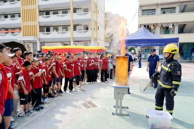 星空体育网站：“荷”你学消防！全国科普月贵港站启幕(图7)