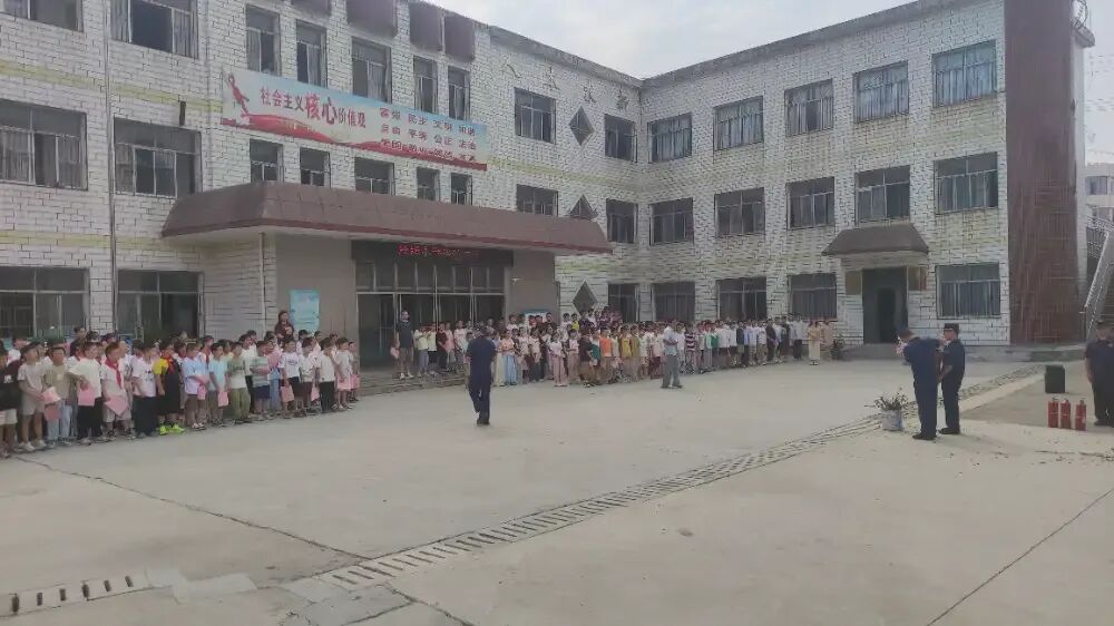 星空体育：太湖县徐桥镇开展“开学第一课”安全教育进校园活动(图1)
