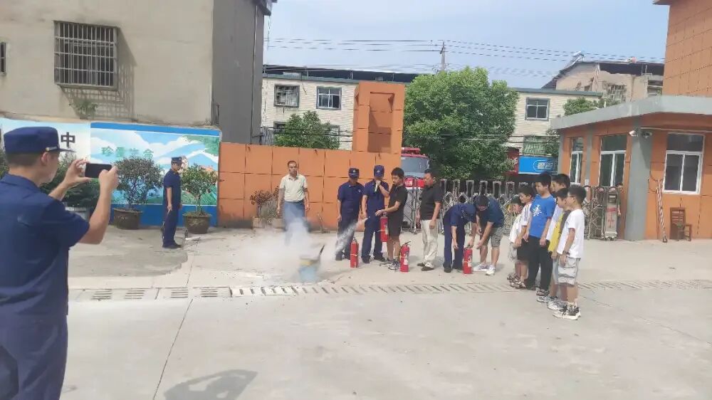 星空体育：太湖县徐桥镇开展“开学第一课”安全教育进校园活动(图2)