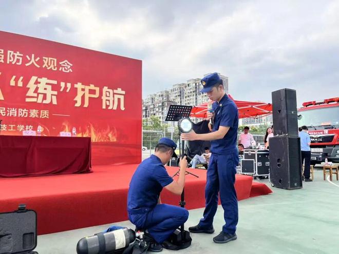 星空体育：以“演”筑防以“练”护航！寿县技工学校开展消防演练活动(图2)