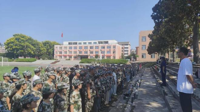 消防知识进校园共筑平安“防火墙”新县千斤高级中学开展消防安全培训(图1)