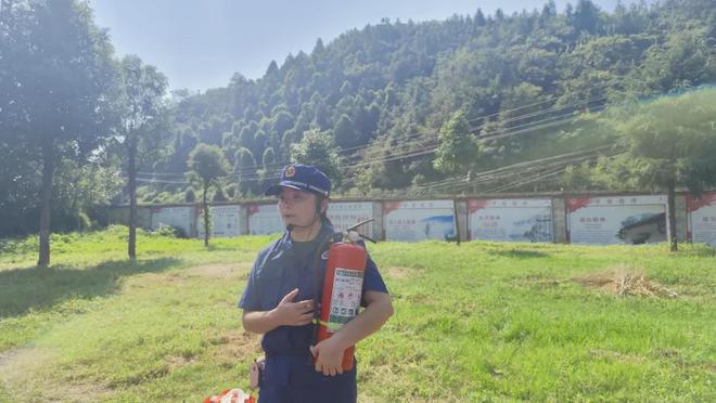 消防知识进校园共筑平安“防火墙”新县千斤高级中学开展消防安全培训(图2)