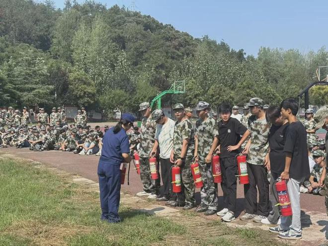 消防知识进校园共筑平安“防火墙”新县千斤高级中学开展消防安全培训(图4)