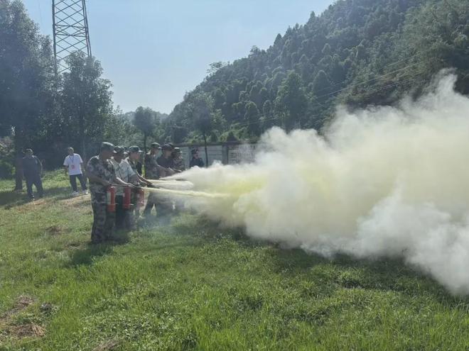 消防知识进校园共筑平安“防火墙”新县千斤高级中学开展消防安全培训(图5)