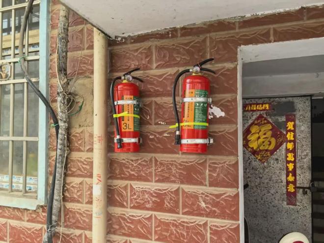 信阳市羊山新区二十里河街道银河社区：增设灭火器安全有保障(图1)
