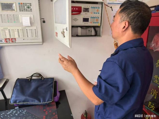 筑牢安全防线守护乡村平安——罗山县子路镇开展消防安全培训与“九小场所”检查(图1)