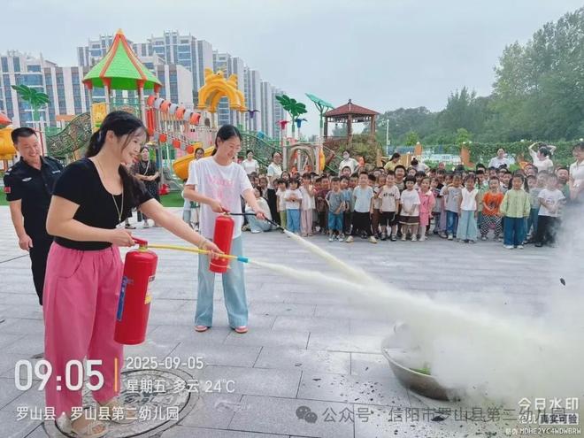 消防在“童”心防患于未“燃”罗山县第二幼儿园消防应急疏散演练(图10)