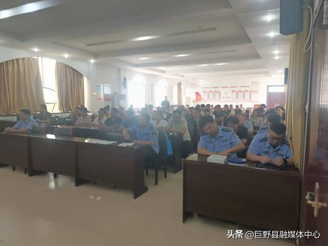 星空体育网站：核桃园镇开展人员密集场所消防安全培训(图2)