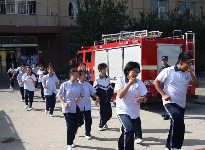太原：消防员化身“蓝老师”送上一堂特殊“开学第一课”(图4)