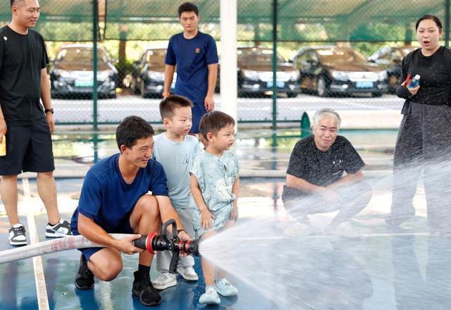 星空体育：预约从速！松江消防敞开大门9月带你揭秘硬核装备(图1)