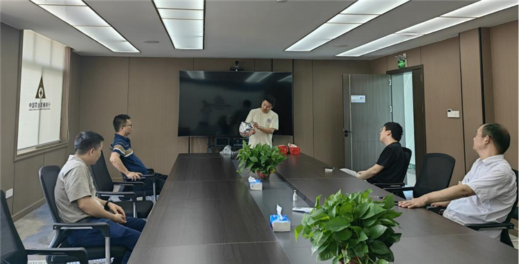 农发行洞口县支行开展消防演练夯实安全“防火墙”(图1)