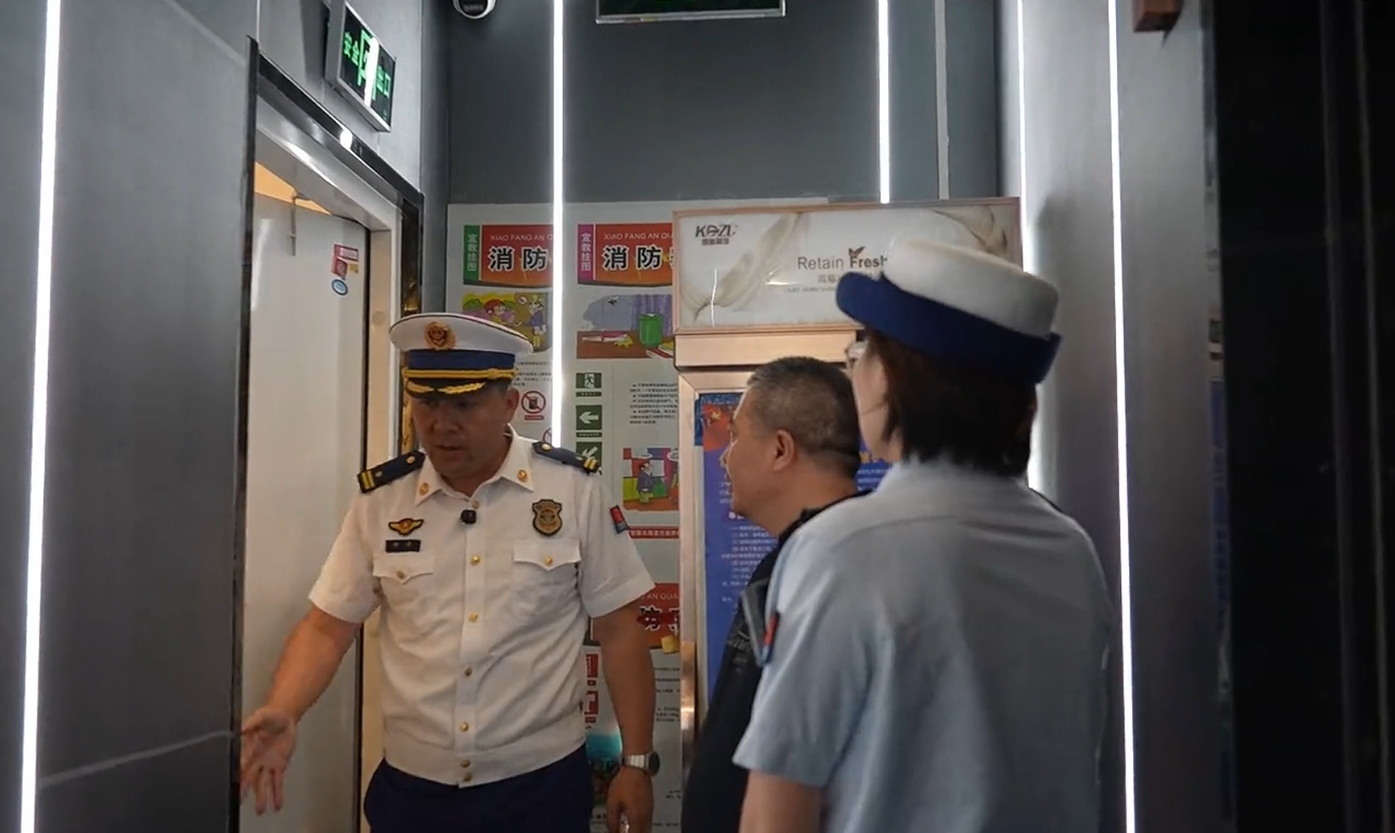星空体育网站：天天讲安全丨银川消防开展餐饮行业隐患排查与安全培训(图1)