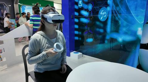 铂悦社区：VR体验+反诈消防宣讲让安全知识“活”起来(图2)