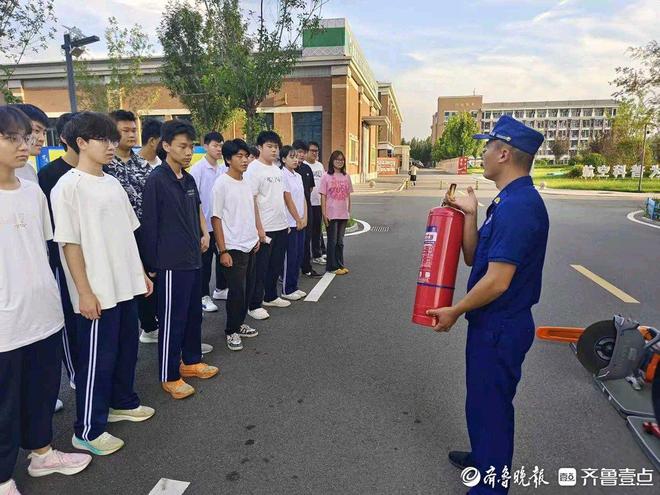 济南消防：“火焰蓝”点亮开学季安全“必修课”护成长(图1)