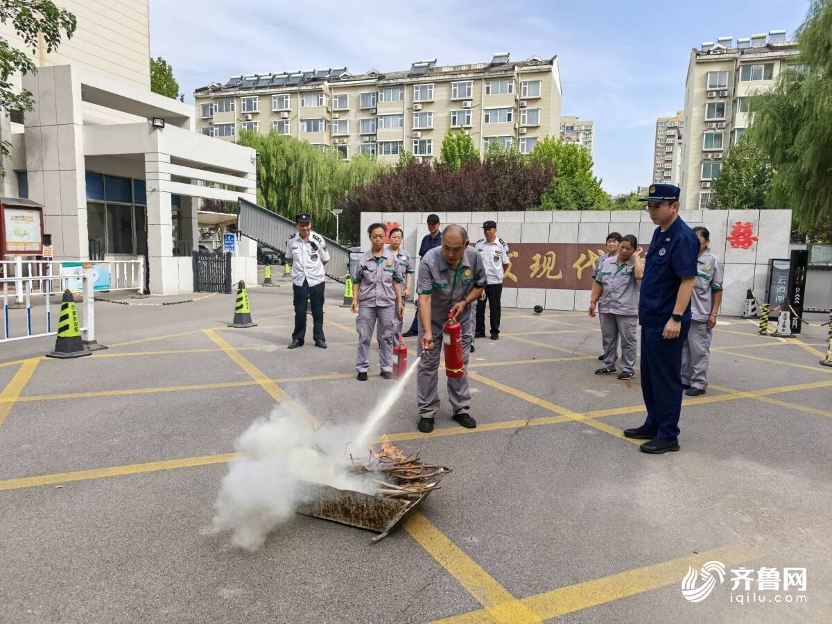邹平消防走进居民小区开展消防安全培训(图1)