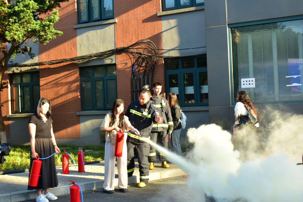 沪西校区开展2025级新生安全教育专题宣讲活动(图3)