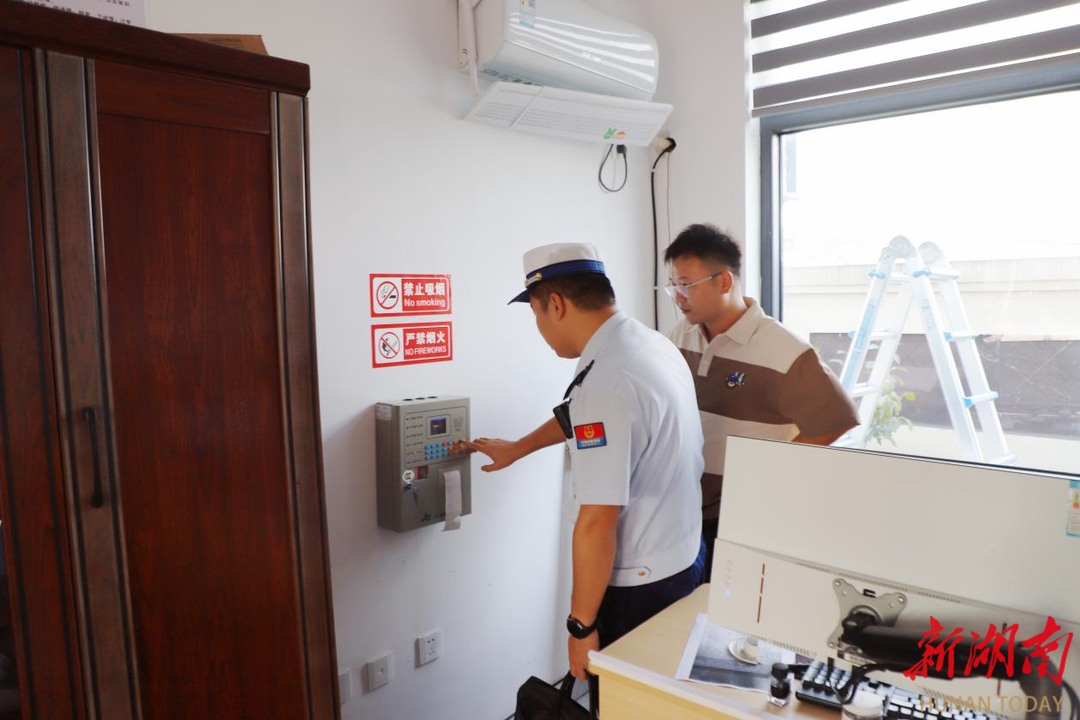 会同县消防救援大队：深入辖区加油站开展消防安全检查(图1)