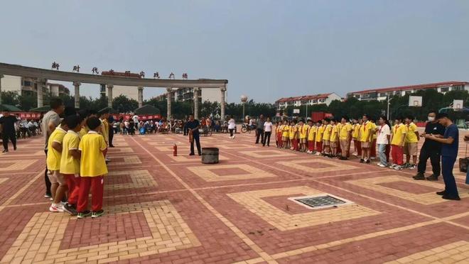 星空体育网站：警报拉响！是演习更是“实战”！中塘镇人员紧急疏散掩蔽演练锤炼“硬功夫”(图5)