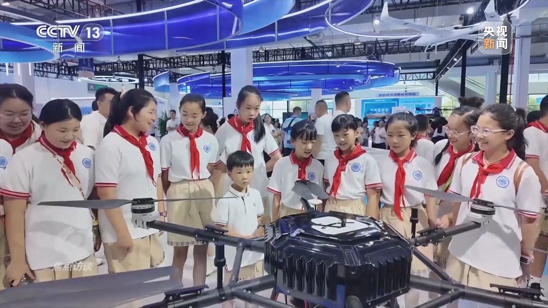 星空体育：焦点访谈丨用脑波踢足球VR体验消防救援科普原来可以如此有趣(图6)